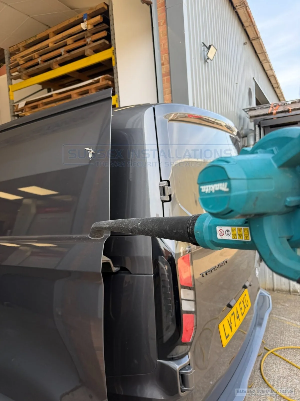Testing a cordless leaf blower as an alternative to compressed air for van clean-down