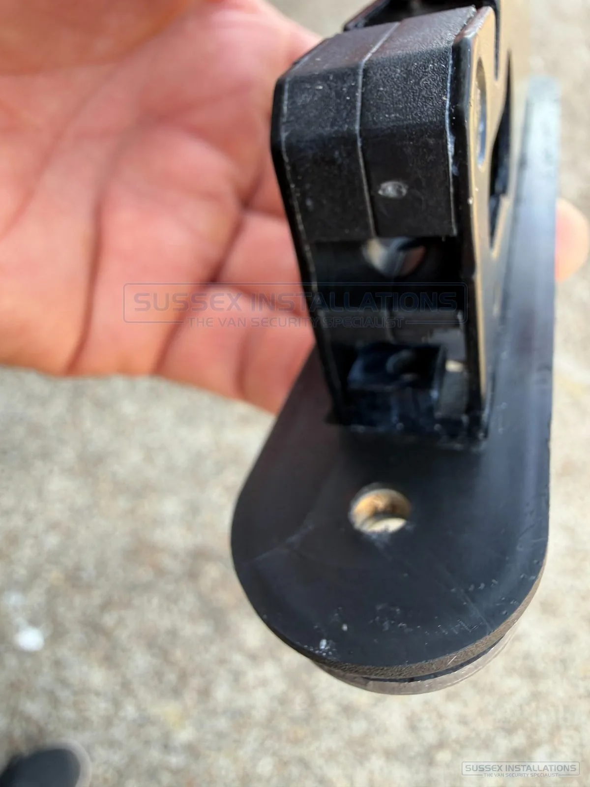 Temporary fitting of a deadlock keep and lockcase