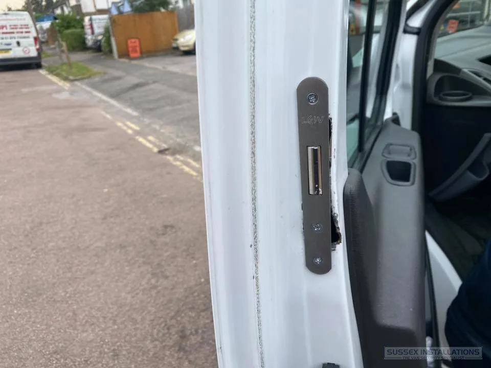 Oversized aperture around a van deadlock keep